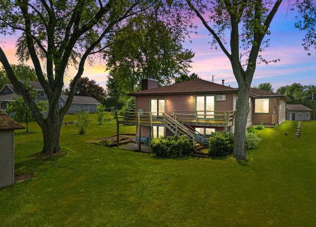 Property at 6352 Black Wolf Point Ln, Oshkosh, WI 54902, 4 beds, 2 baths