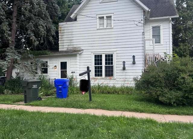 Property at 229 John St, Kaukauna, WI 54130, 8 beds, 2.5 baths