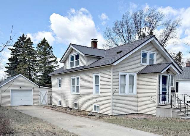 Property at 1905 16th St, Menominee, MI 49858, 3 beds, 1.5 baths