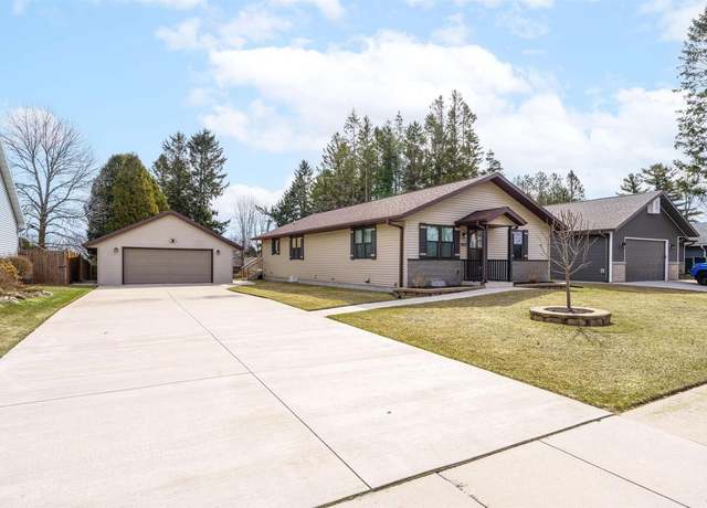Property at 1831 E Spruce Dr, Manitowoc, WI 54220, 4 beds, 3 baths