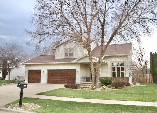 Property at 2856 Newport Ave, Oshkosh, WI 54904, 3 beds, 2.5 baths