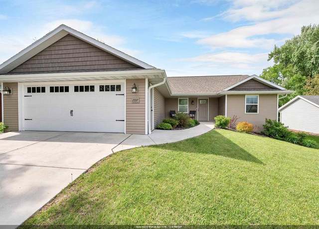 Property at 2337 Memorial Dr, Green Bay, WI 54313, 3 beds, 2 baths