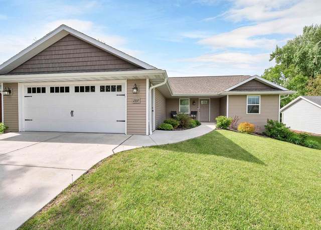 Property at 2337 Memorial Dr, Green Bay, WI 54313, 3 beds, 2 baths