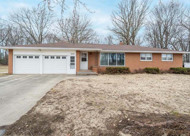 Property at 4744 Maple Dr, Green Bay, WI 54313, 3 beds, 1.5 baths