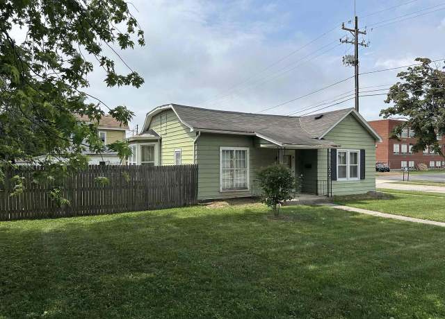 Property at 402 4th St, De Pere, WI 54115, 2 beds, 1 bath