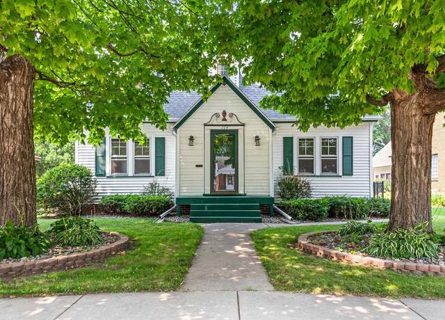 Property at 164 W 22nd Ave, Oshkosh, WI 54902, 3 beds, 1.5 baths
