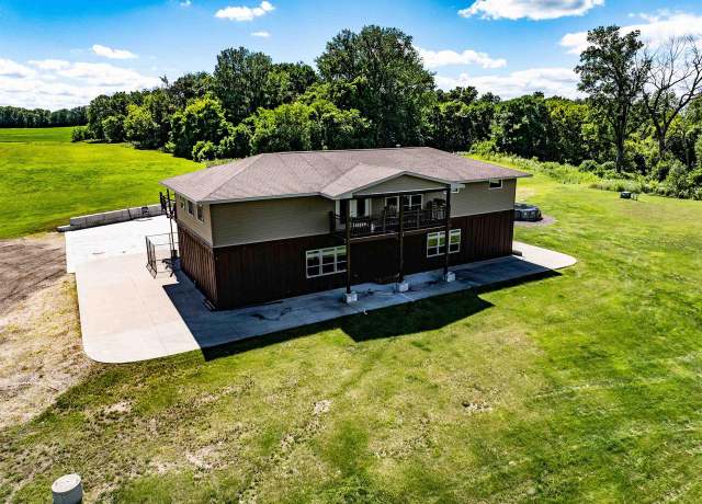 Property at 61913 Gaignier Dr, Prairie Du Chien, WI 53821, 3 beds, 2 baths