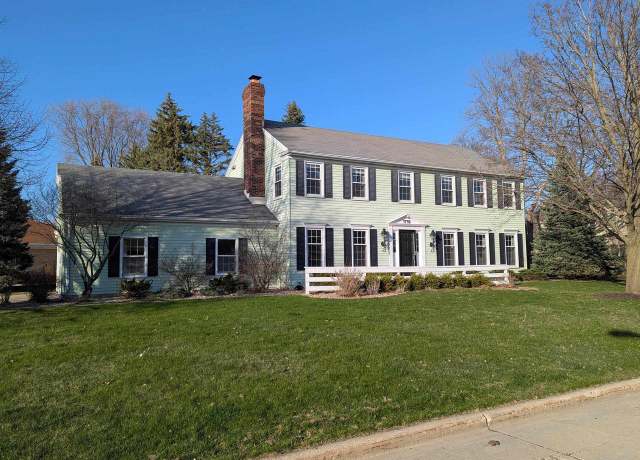 Property at 1718 W Reid Dr, Appleton, WI 54914, 4 beds, 2.5 baths
