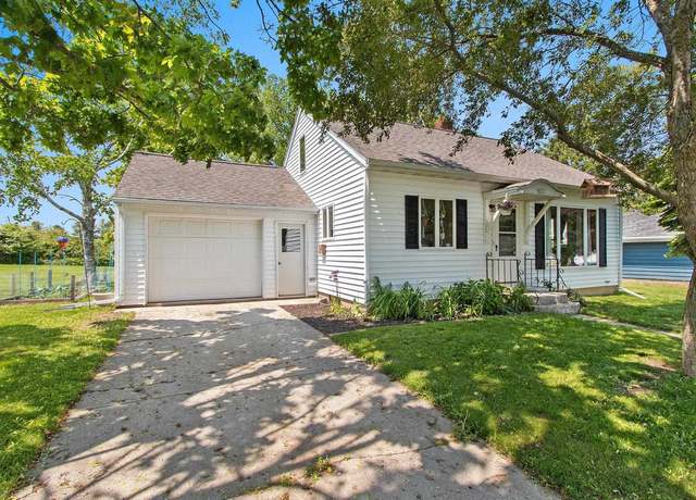 Property at 1317 Division St, Algoma, WI 54201, 3 beds, 1 bath