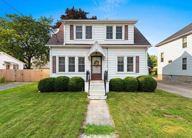Property at 442 W 18th Ave, Oshkosh, WI 54902, 3 beds, 2 baths