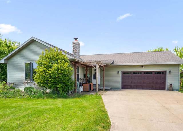Property at 5681 Lake Rd, Oshkosh, WI 54902, 2 beds, 2.5 baths