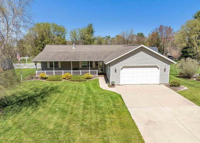 Property at 980 Buffalo Ridge Ln, Waupaca, WI 54981, 3 beds, 3 baths