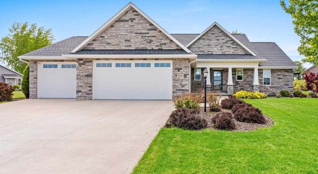 Photo of 590 Royal St Pats Dr, Wrightstown, WI 54180