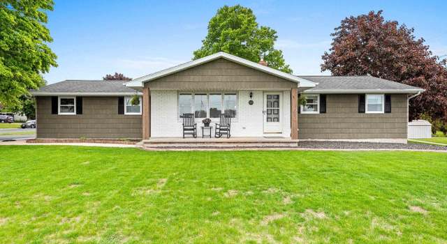 Photo of 213 Center Dr, Luxemburg, WI 54217