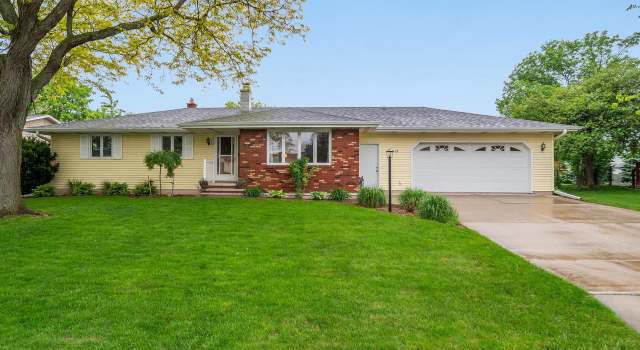 Photo of 1369 Mulberry Ln, Neenah, WI 54956