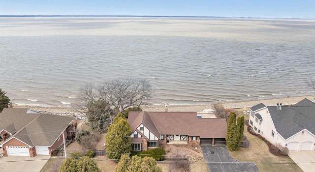 Photo of 3045 Nicolet Dr, Green Bay, WI 54311