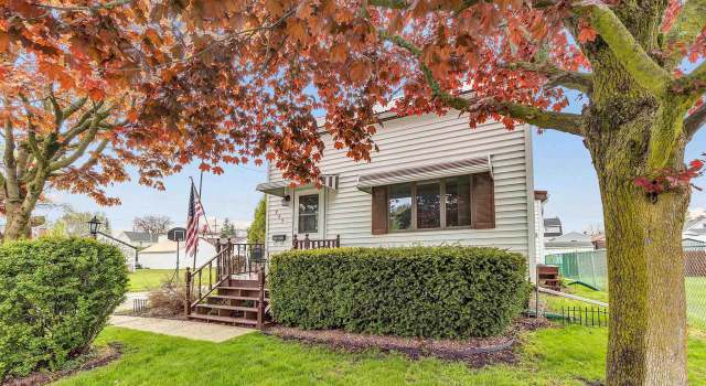Photo of 285 Division St, Algoma, WI 54201