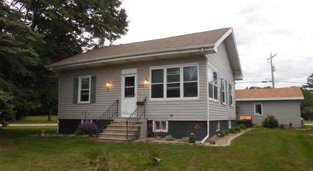 Photo of 359 Main St, Oconto, WI 54153