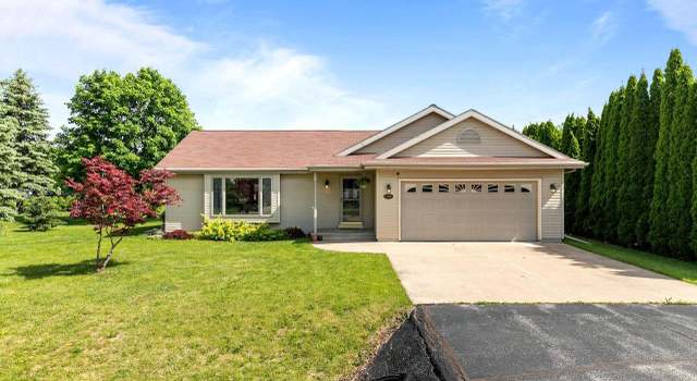 Photo of 725 E Scott St, Omro, WI 54963