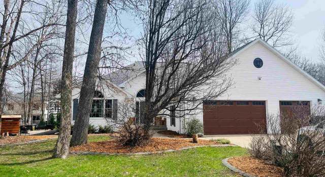 Photo of 714 Sunset Ct, Waupaca, WI 54981