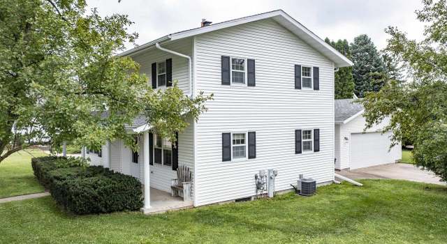 Photo of 206 S Pine St, Weyauwega, WI 54983