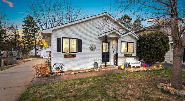 Photo of 880 Pickett Ave, Oshkosh, WI 54901