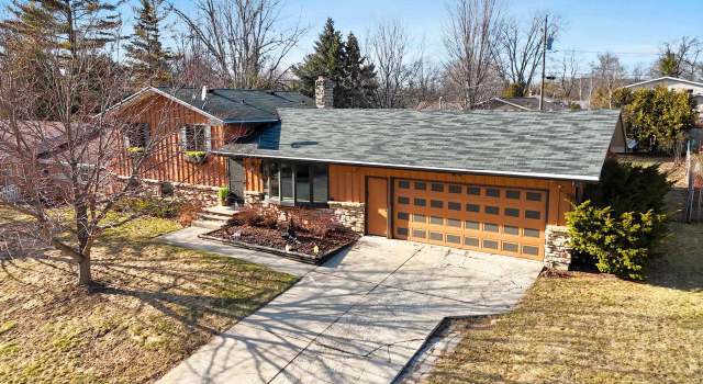Photo of 2112 Shamrock Ln, Green Bay, WI 54304