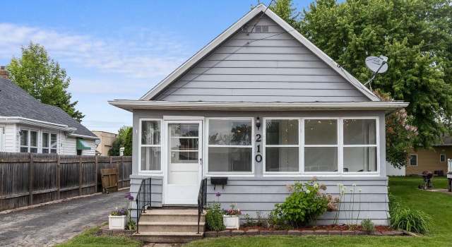 Photo of 210 Hewitt St, Neenah, WI 54956