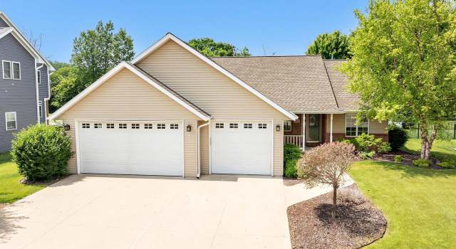 Photo of 665 Black Earth Dr, De Pere, WI 54115