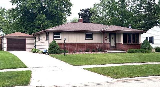 Photo of 615 Clover Ln, Green Bay, WI 54301