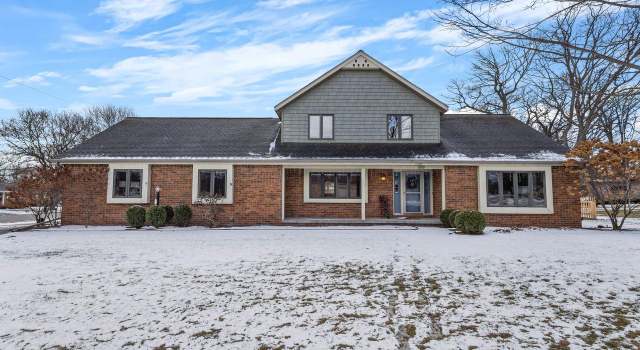 Photo of 1319 Oak Crest Dr, Ashwaubenon, WI 54313