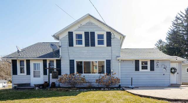 Photo of 213 Dix Rd, Mount Calvary, WI 53057