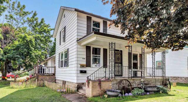 Photo of 236 Center St, Oconto, WI 54153