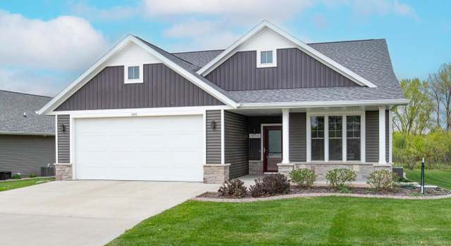 Photo of 1855 Preserve Dr, Oshkosh, WI 54904