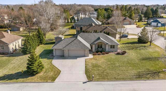 Photo of 1033 Hoks Ridge Ln, De Pere, WI 54115
