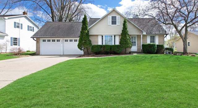 Photo of 3018 Greenview Dr, Green Bay, WI 54311