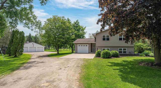 Photo of W4819 Country Gate Ln, Black Creek, WI 54106