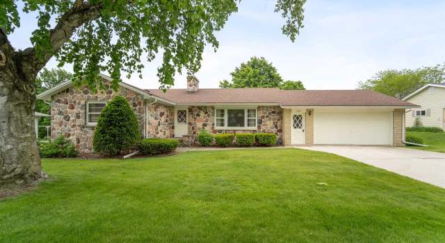 Photo of 2105 Hickory Ln, New Holstein, WI 53061