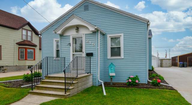 Photo of 215 Bond St, Neenah, WI 54956