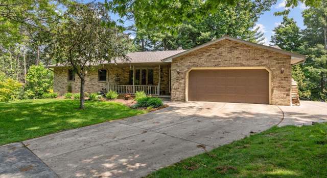Photo of 340 Oak Tree Ct, Green Bay, WI 54313