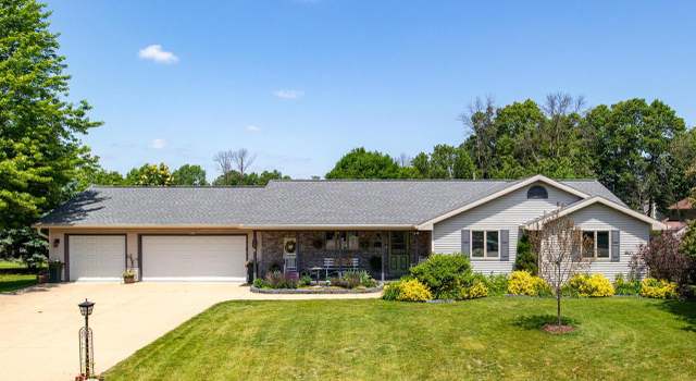 Photo of W6710 Greenridge Dr, Greenville, WI 54942