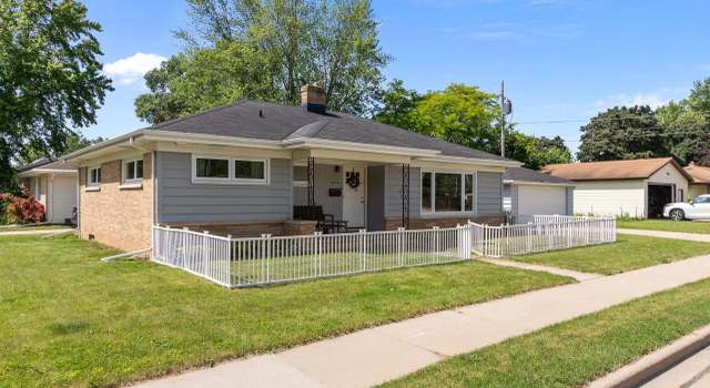 Photo of 2015 E College Ave, Appleton, WI 54915