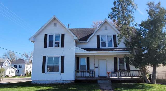 Photo of 214 E Washington St, New London, WI 54961