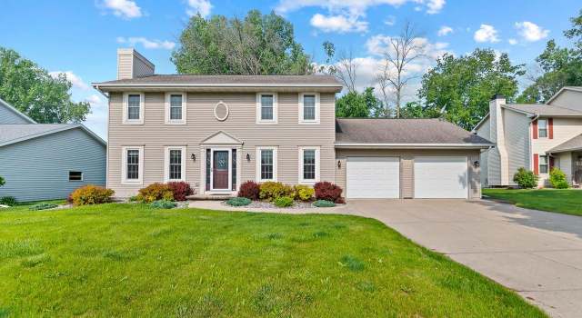 Photo of 2140 Crestwood Springs Dr, Green Bay, WI 54304