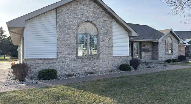 Photo of 101 Woodhaven Ct, Combined Locks, WI 54113