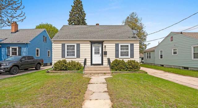 Photo of 2406 15th St, Two Rivers, WI 54241