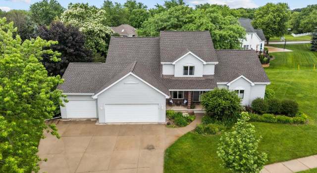 Photo of 301 E Wayfarer Ln, Appleton, WI 54913