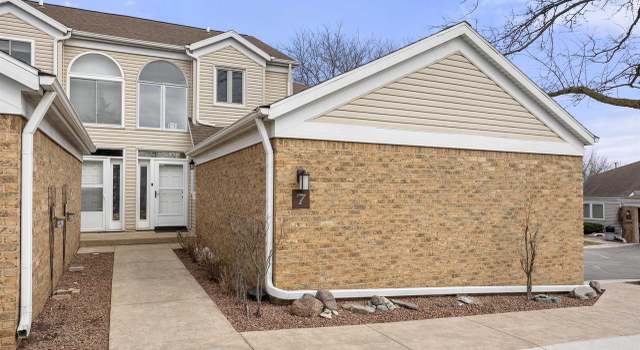 Photo of 7 Lawrence Ct, Appleton, WI 54911