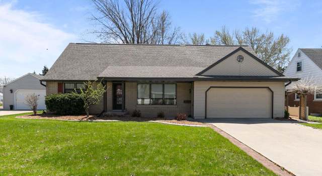 Photo of 115 Jean St, Combined Locks, WI 54113