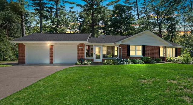 Property at 2864 St Ann Dr, Green Bay, WI 54311, 4 beds, 3 baths